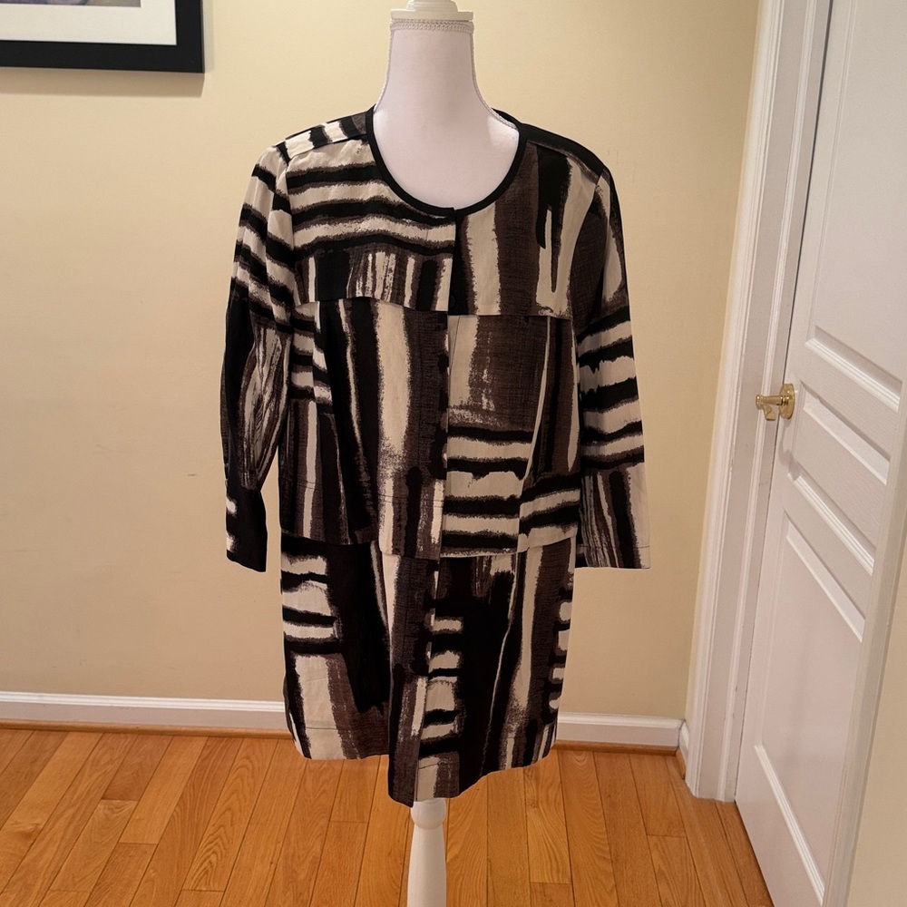 Per Se Black and Cream Silk-Linen Blend Abstract Long  Jacket/Blaze snap buttons